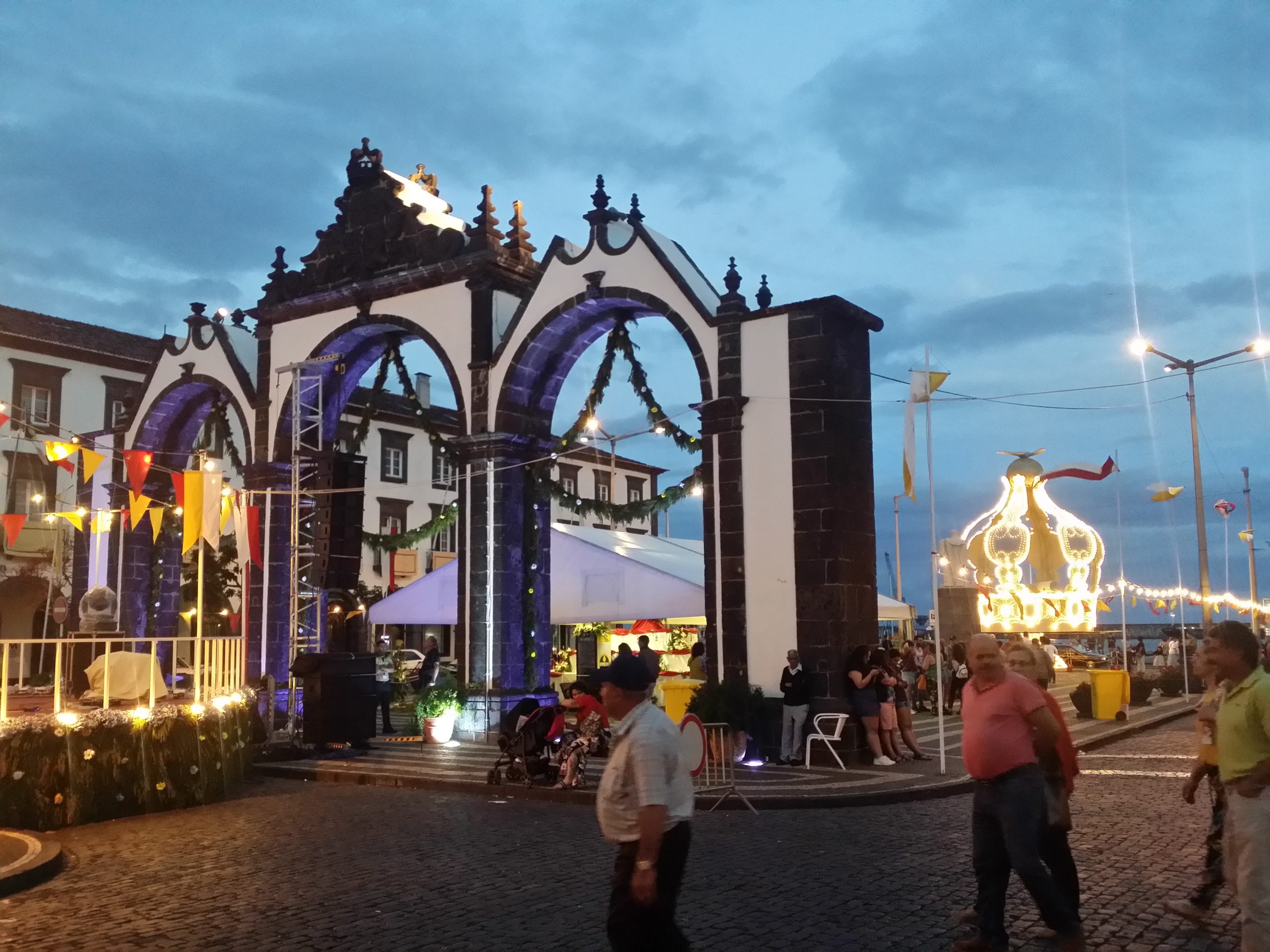 Currency and Banks in the Azores