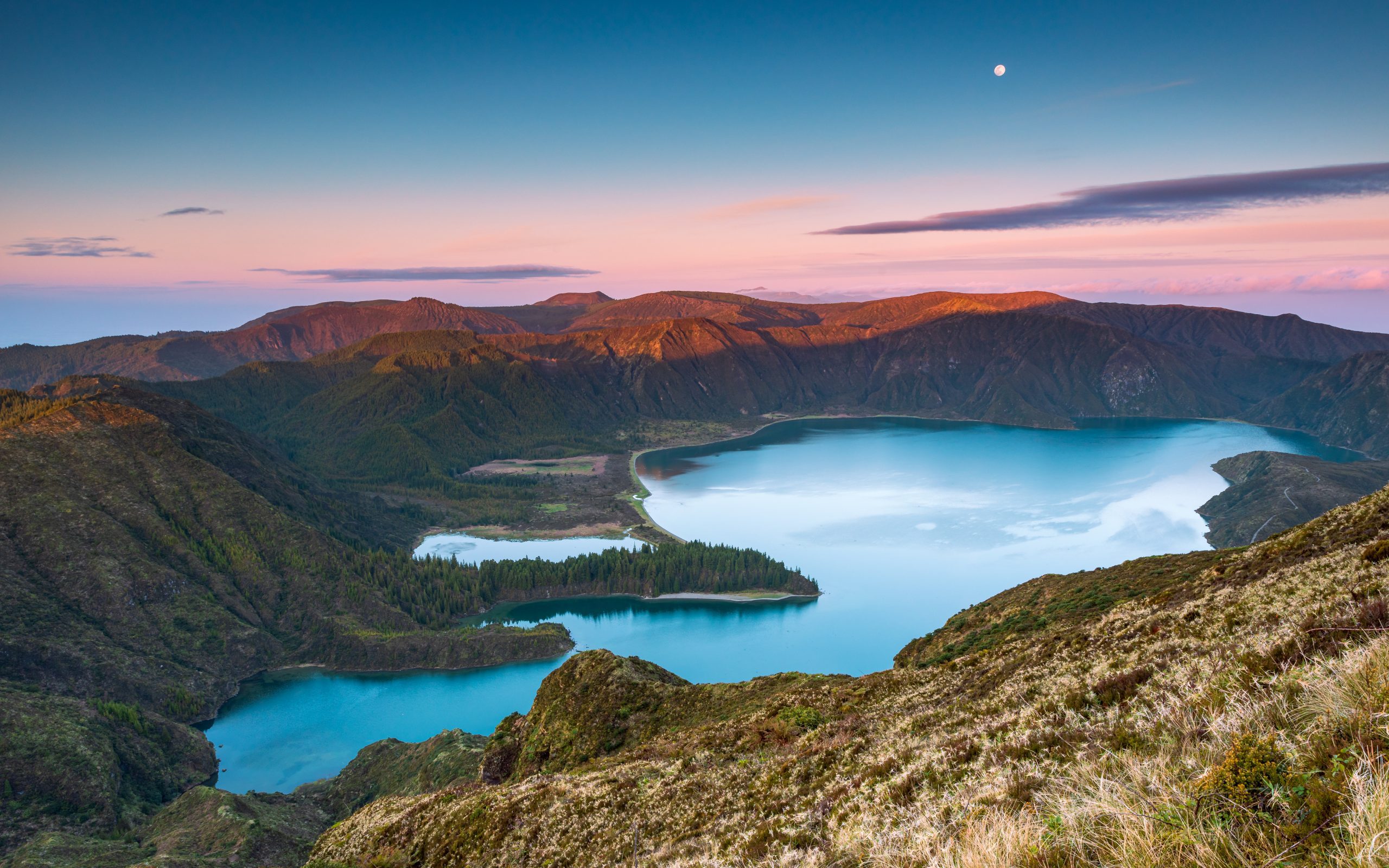 Lagoa do Fogo: One of the Most Picturesque Lakes in The Azores