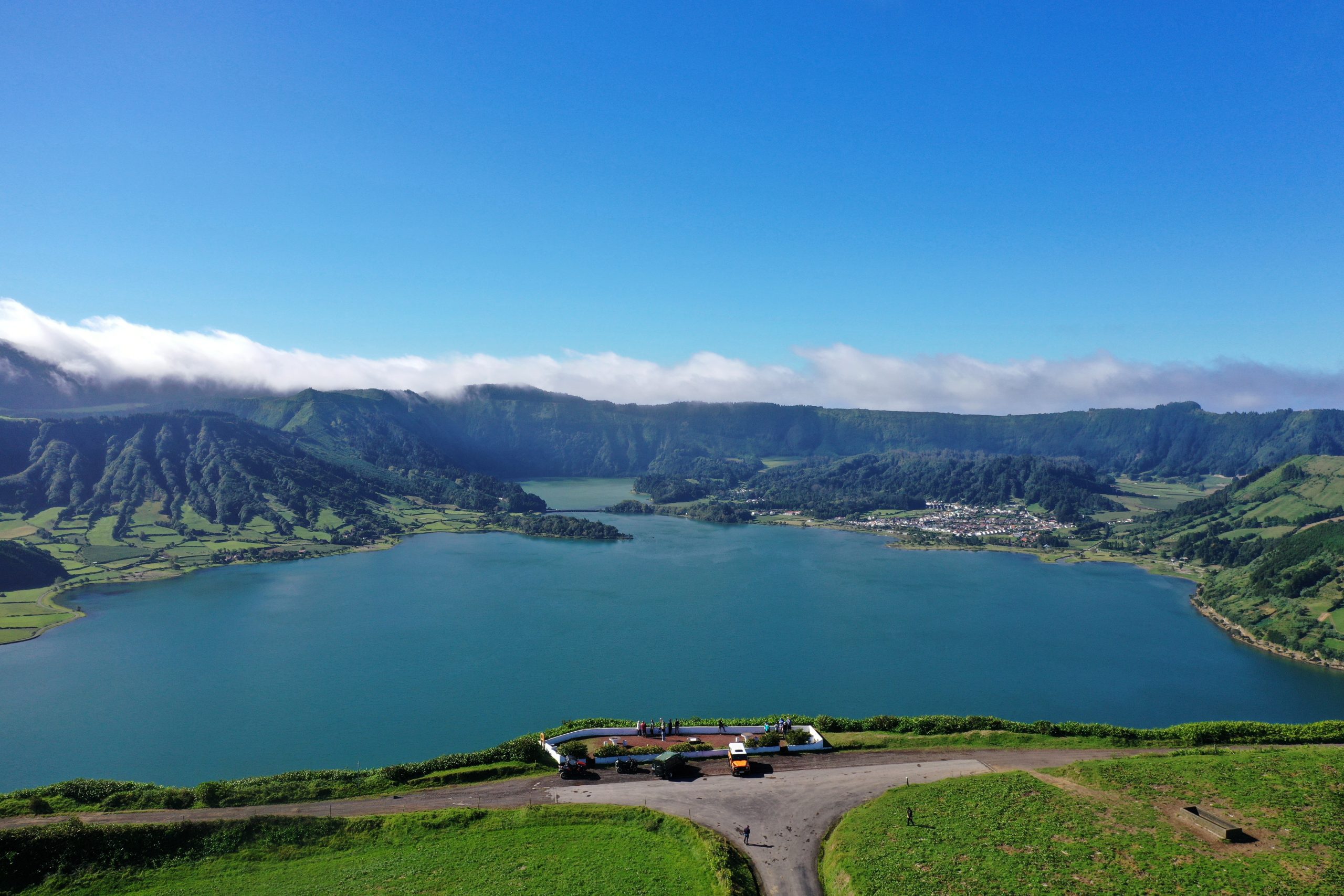 Miradouro das Cumeeiras: Heavenly Viewpoint Over Sete Cidades Volcanic Complex