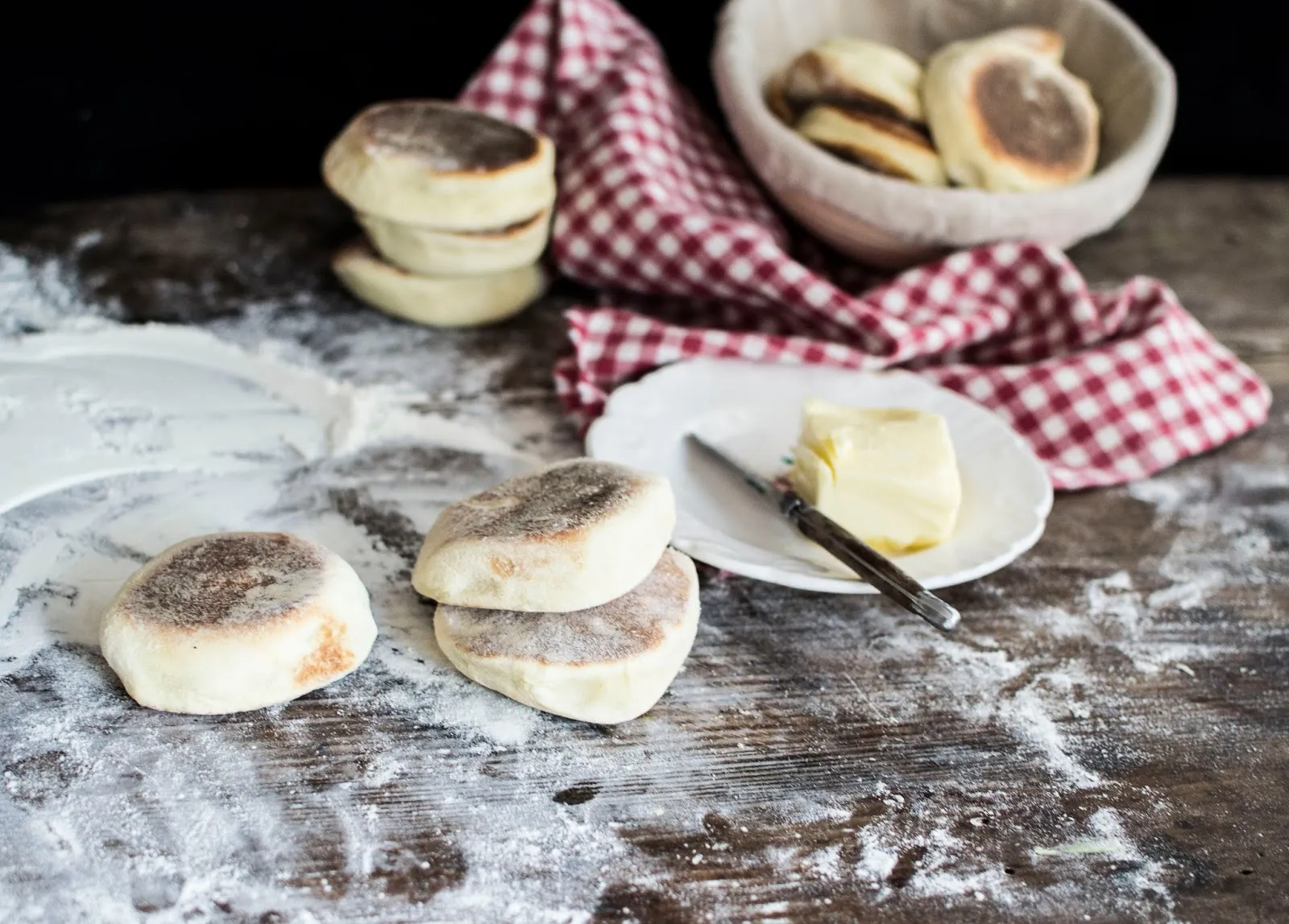 Bolos Lêvedos: Origin and History of this Azorean Delicacy